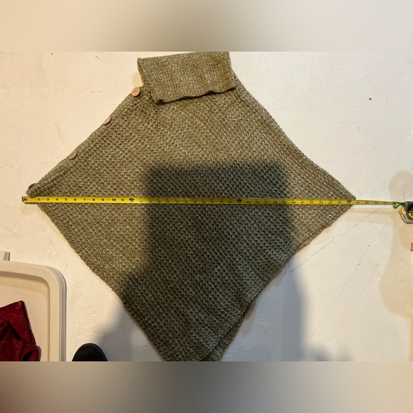 Green Sweater Poncho - Picture 5 of 6